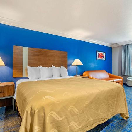 Quality Inn & Suites Вакавіль Екстер'єр фото
